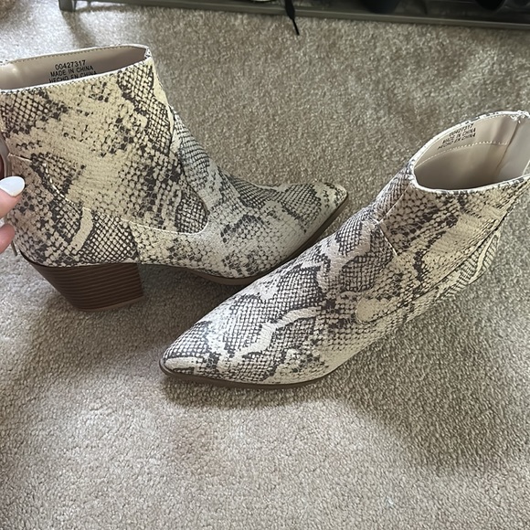 SNAKE PRINT BOOTS - Picture 2 of 2